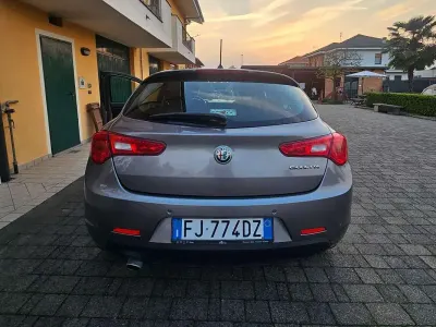 Usata Alfa Romeo Giulietta 120 CV (88 kW) 2017 Grigio Utilitaria
