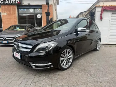 Käytetty Mercedes B200 Premium 136 HP (100 kW) 2012 Musta Tila-auto