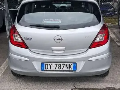 Usata Opel Corsa 75 CV (55 kW) 2009 Utilitaria