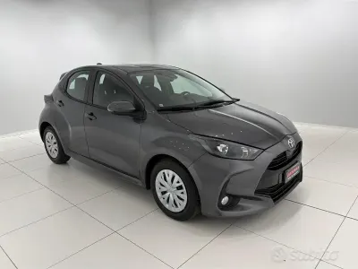 Usata Toyota Yaris Active 72 CV (52 kW) 2022 Grigio Utilitaria