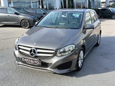 Usata Mercedes B180 Executive 109 CV (80 kW) 2015 Grigio scuro metallizzato Monovolume