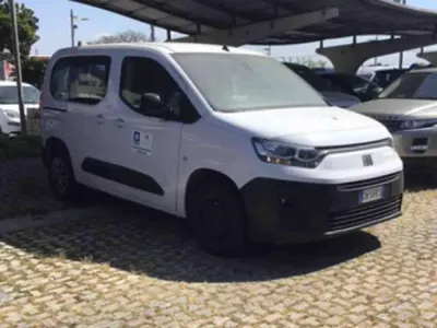 Usata Fiat Doblò 131 CV (96 kW) 2023 Bianco Monovolume