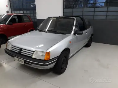 Usata Peugeot 205 54 CV (39 kW) 1990 Grigio Cabrio