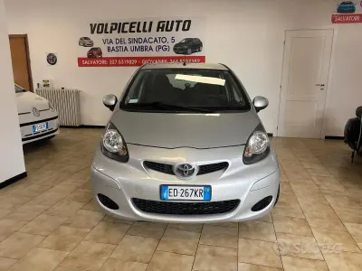 Brugt Toyota Aygo 68 HK (50 kW) 2010 Grå Hatchback