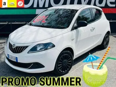 Usata Lancia Ypsilon Silver 69 CV (50 kW) 2022 Bianco Utilitaria
