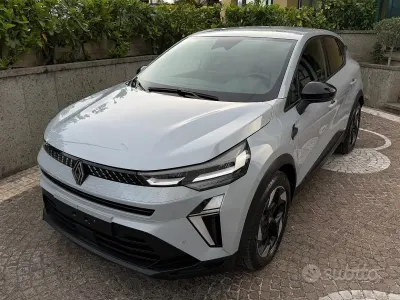Usata Renault Captur Techno 101 CV (74 kW) 2025 Grigio SUV