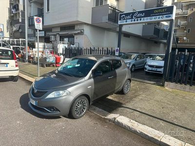 Usata Lancia Ypsilon Platinum 69 CV (50 kW) 2016 Grigio Utilitaria