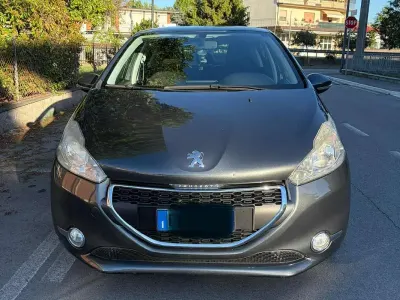 Usata Peugeot 208 95 CV (69 kW) 2015 Grigio Utilitaria
