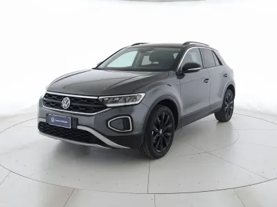 Usata VW T-Roc Life 110 CV (80 kW) 2023 Indium grey metallizzato nero SUV