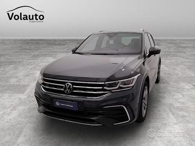 Usata VW Tiguan R-line 190 CV (139 kW) 2023 Grigio SUV