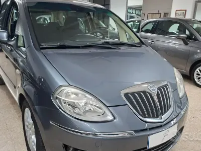 Usata Lancia Musa Gold 95 CV (69 kW) 2011 Grigio Monovolume
