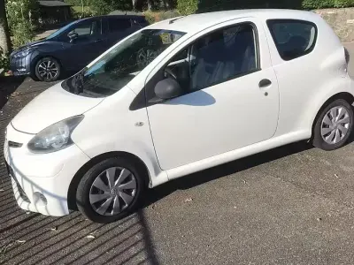 Usata Toyota Aygo 68 CV (50 kW) 2012 Bianco Utilitaria