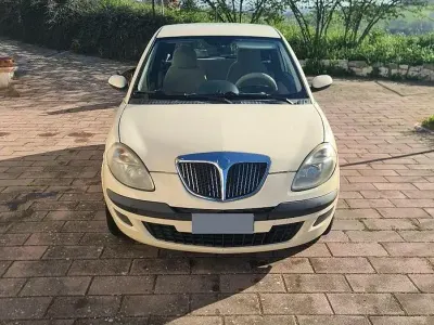 Begagnad Lancia Ypsilon 60 HK (44 kW) 2004 Gul Halvkombi
