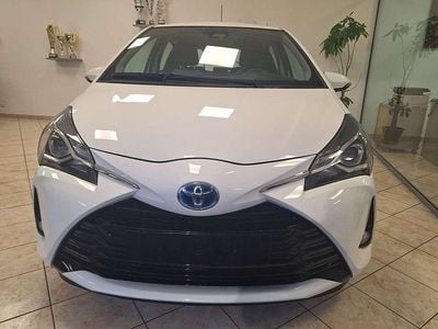 Usata Toyota Yaris Hybrid Business Edition 73 CV (53 kW) 2020 Bianco Berlina