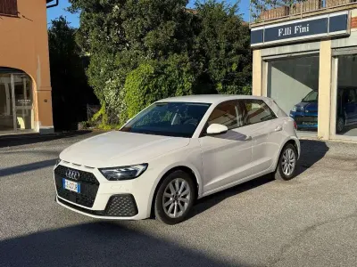 Käytetty Audi A1 Business 111 HP (81 kW) 2021 Valkoinen Katumaasturi