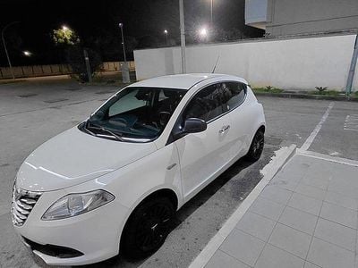 Usata Lancia Ypsilon 69 CV (50 kW) 2013 Bianco Utilitaria
