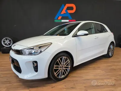 Usata Kia Rio 101 CV (74 kW) 2017 Bianco Berlina