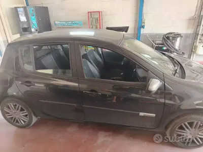Usata Renault Clio III 75 CV (55 kW) 2011 Berlina