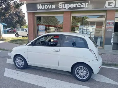 Usata Lancia Ypsilon 77 CV (56 kW) 2010 Bianco Utilitaria