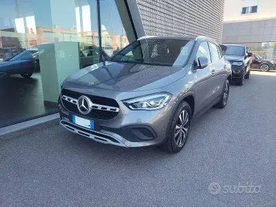 Käytetty Mercedes GLA200 Business 150 HP (110 kW) 2022 Harmaa Katumaasturi