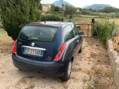 Usata Lancia Ypsilon 60 CV (44 kW) 2005 Bluazzurro Utilitaria