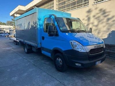 Blu/azzurro Usata 2015 Iveco Daily Furgone | 15.400 € (Ottimo prezzo)