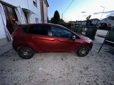 Usata Ford Fiesta Titanium 82 CV (60 kW) 2009 Berlina