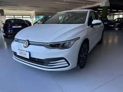 Usata VW Golf VIII Life 110 CV (80 kW) 2022 Bianco Berlina
