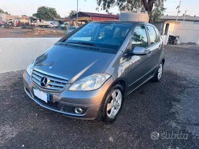 Usata Mercedes A180 116 CV (85 kW) 2010 Grigio Utilitaria