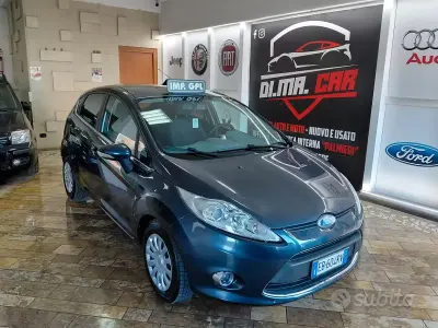 Usata Ford Fiesta 92 CV (67 kW) 2010 Grigio Berlina