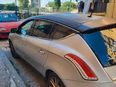 Usata Lancia Delta 120 CV (88 kW) 2011 Grigio Utilitaria