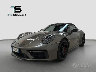 Usata Porsche 911 Targa 4 480 CV (353 kW) 2022 Aventurine green metallic Cabrio