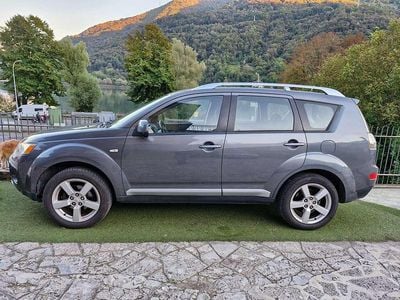 Usata Mitsubishi Outlander Invite 140 CV (102 kW) 2007 Fumo di londra SUV