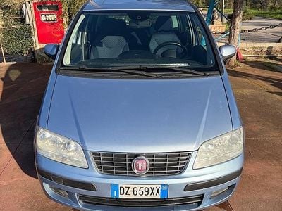 Käytetty Fiat Idea Emotion 90 HP (66 kW) 2010 Sininen Tila-auto