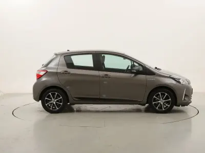 Usata Toyota Yaris Hybrid Active 101 CV (74 kW) 2018 Grigiogrigio Utilitaria