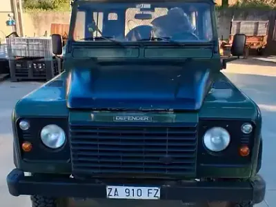 Usata Land Rover Defender 122 CV (89 kW) 1999 Verde Station wagon