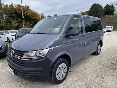 Usata VW Caravelle Trendline 110 CV (80 kW) 2023 Grigio Furgone