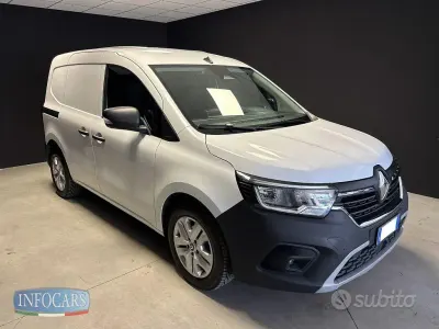 Usata Renault Kangoo Edition One 95 CV (69 kW) 2022 Bianco pastello Monovolume