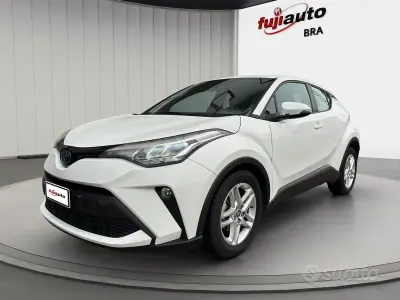 Usata Toyota C-HR Active 122 CV (89 kW) 2023 Solid white SUV