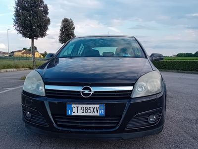 usata Opel Astra 1.9 cdti 120 cv 5 porte