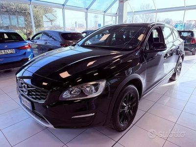 Usata Volvo V60 CC Business Edition 150 CV (110 kW) 2018 Nero Station wagon