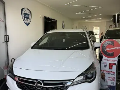Usata Opel Astra Innovation 110 CV (80 kW) 2017 Bianco Berlina