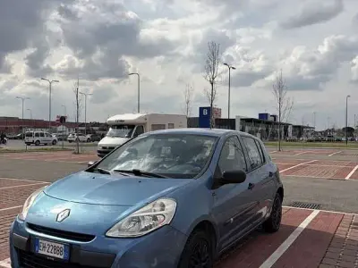 Usata Renault Clio II Dynamique 75 CV (55 kW) 2011 Berlina