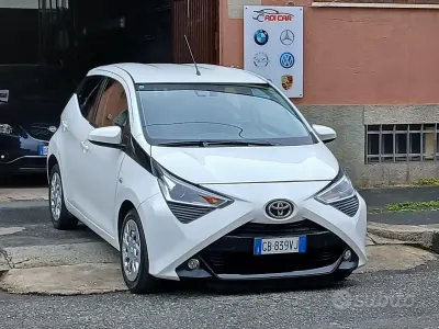 Usata Toyota Aygo Connect Style 72 CV (52 kW) 2020 Bianco Utilitaria