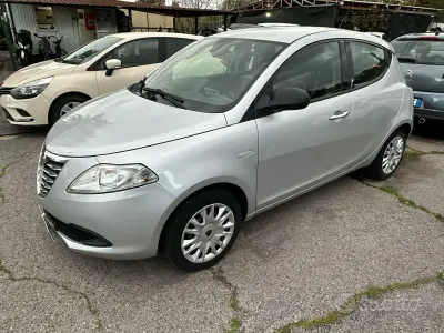 Usata Lancia Ypsilon 69 CV (50 kW) 2012 Grigio Utilitaria