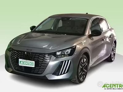 Usata Peugeot 208 Allure 101 CV (74 kW) 2025 Grigio Utilitaria