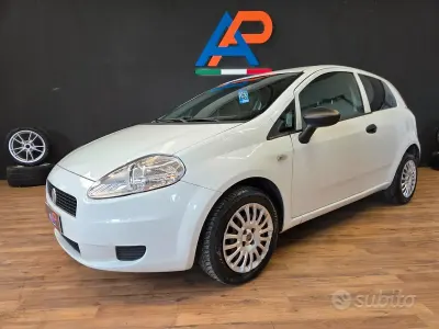 Usata Fiat Grande Punto S 75 CV (55 kW) 2012 Bianco Utilitaria