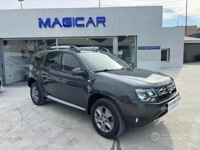 Usata Dacia Duster Lauréate 109 CV (80 kW) 2014 Grigio SUV