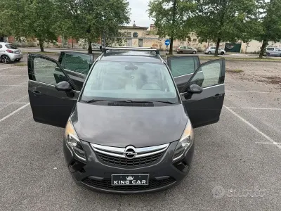 Usata Opel Zafira Tourer Cosmo 140 CV (102 kW) 2014 Marrone Monovolume