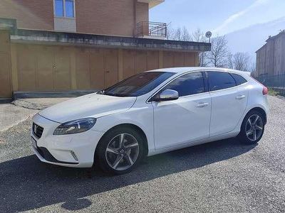 Usata Volvo V40 R-Design Momentum 150 CV (110 kW) 2016 Berlina